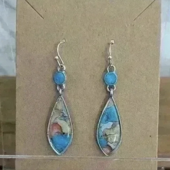 Jewelry - Vintage Women's Faux Turquois Dangle Earing